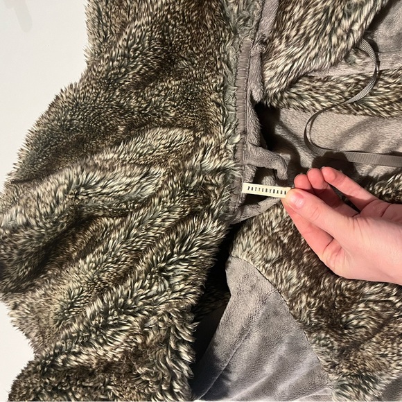 Pottery Barn Cozy Fur Robe Excellent! - Picture 4 of 5
